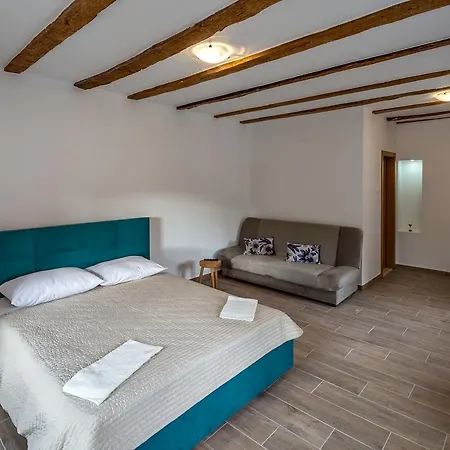 Stara Kuca Estate