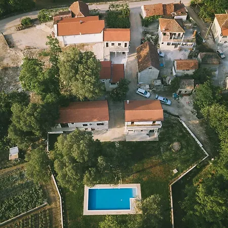 Stara Kuca Estate *